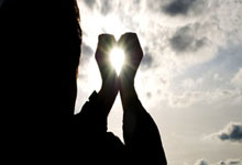 爱游戏：皇马球迷合体，樊振东和李现在日本逛街被偶遇.